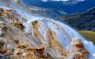 远行的年轻人与雪山牧场的重逢：八郎生都村的复兴之路